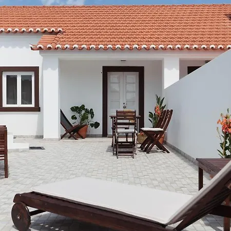 Azenhas Do Mar Roadside House Colares