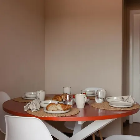 Azenhas Do Mar Roadside House Holiday home *