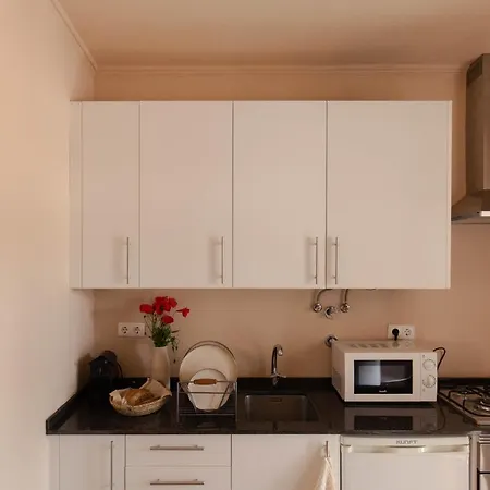 Azenhas Do Mar Roadside House Holiday home *