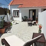 Дом отдыха Azenhas Do Mar Roadside House