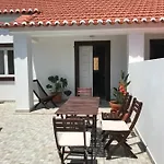 Azenhas Do Mar Roadside House *