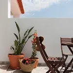 Azenhas Do Mar Roadside House * Коларес