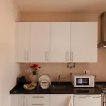 Azenhas Do Mar Roadside House Дом отдыха *