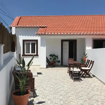 Azenhas Do Mar Roadside House Дом отдыха