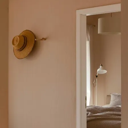 Azenhas Do Mar Roadside House *