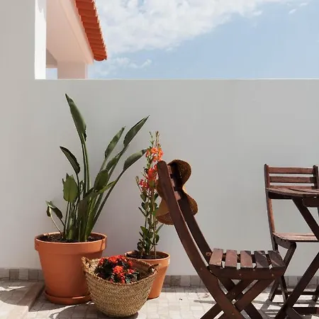 Azenhas Do Mar Roadside House * Colares