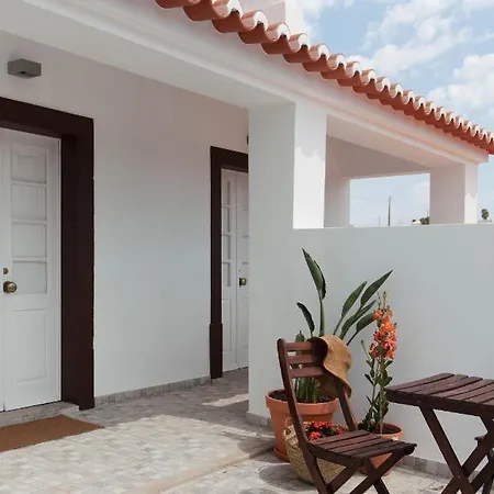 Azenhas Do Mar Roadside House Colares