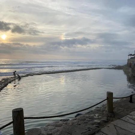 Azenhas Do Mar Roadside House